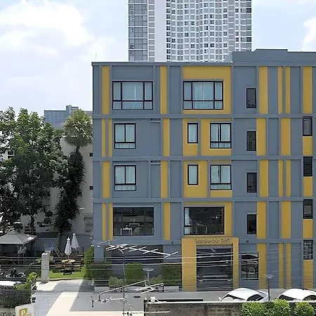 The Riski Hotel @ Bangphlat Station