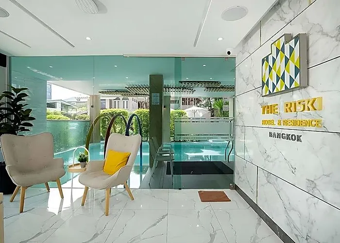 The Riski @ Bangphlat Station Hotel 3*