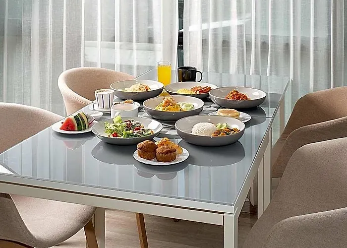 Hotel The Riski @ Bangphlat Station 3*