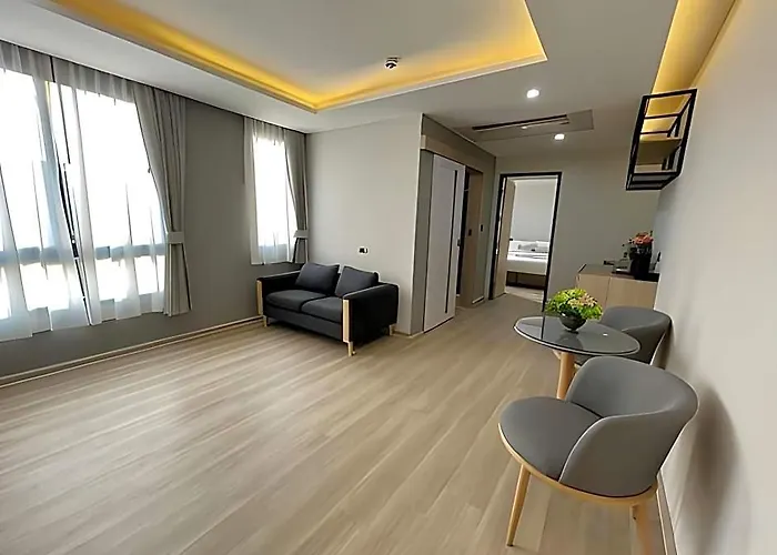 Hotel The Riski @ Bangphlat Station 3*