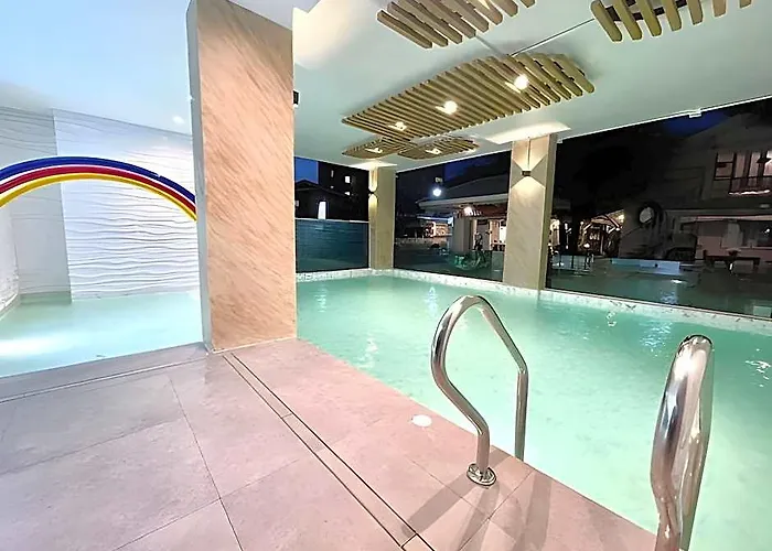 Hotel The Riski @ Bangphlat Station